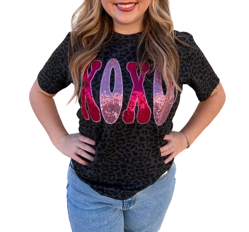 Leopard Xoxo Short Sleeve Graphic Tee In Black